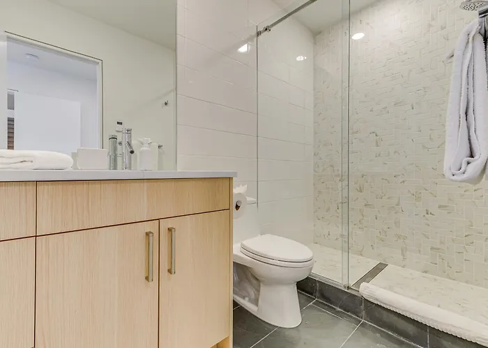 1 Mi To Downtown Jackson: Modern Retreat W/ Views *