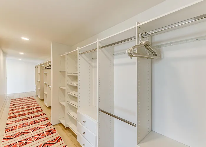 1 Mi To Downtown Jackson: Modern Retreat W/ Views Holiday home