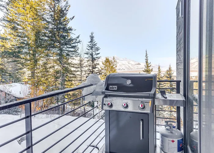 1 Mi To Downtown Jackson: Modern Retreat W/ Views Holiday home *