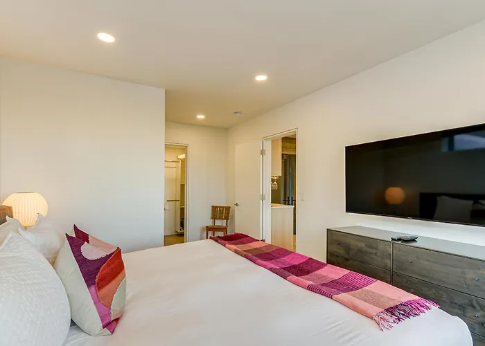 1 Mi To Downtown Jackson: Modern Retreat W/ Views *