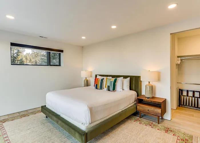 1 Mi To Downtown Jackson: Modern Retreat W/ Views Holiday home