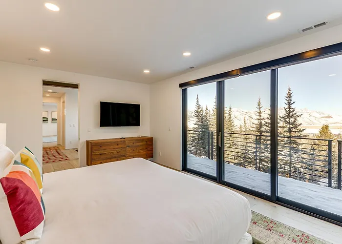 1 Mi To Downtown Jackson: Modern Retreat W/ Views Holiday home Jackson