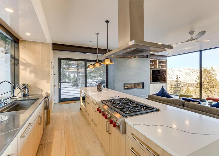 1 Mi To Downtown Jackson: Modern Retreat W/ Views Holiday home Jackson
