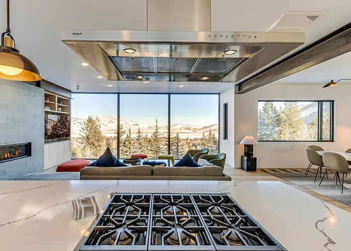 1 Mi To Downtown Jackson: Modern Retreat W/ Views *