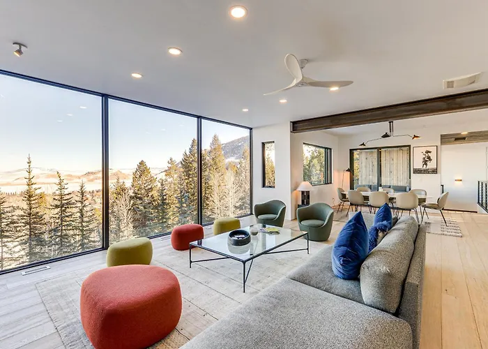 1 Mi To Downtown Jackson: Modern Retreat W/ Views